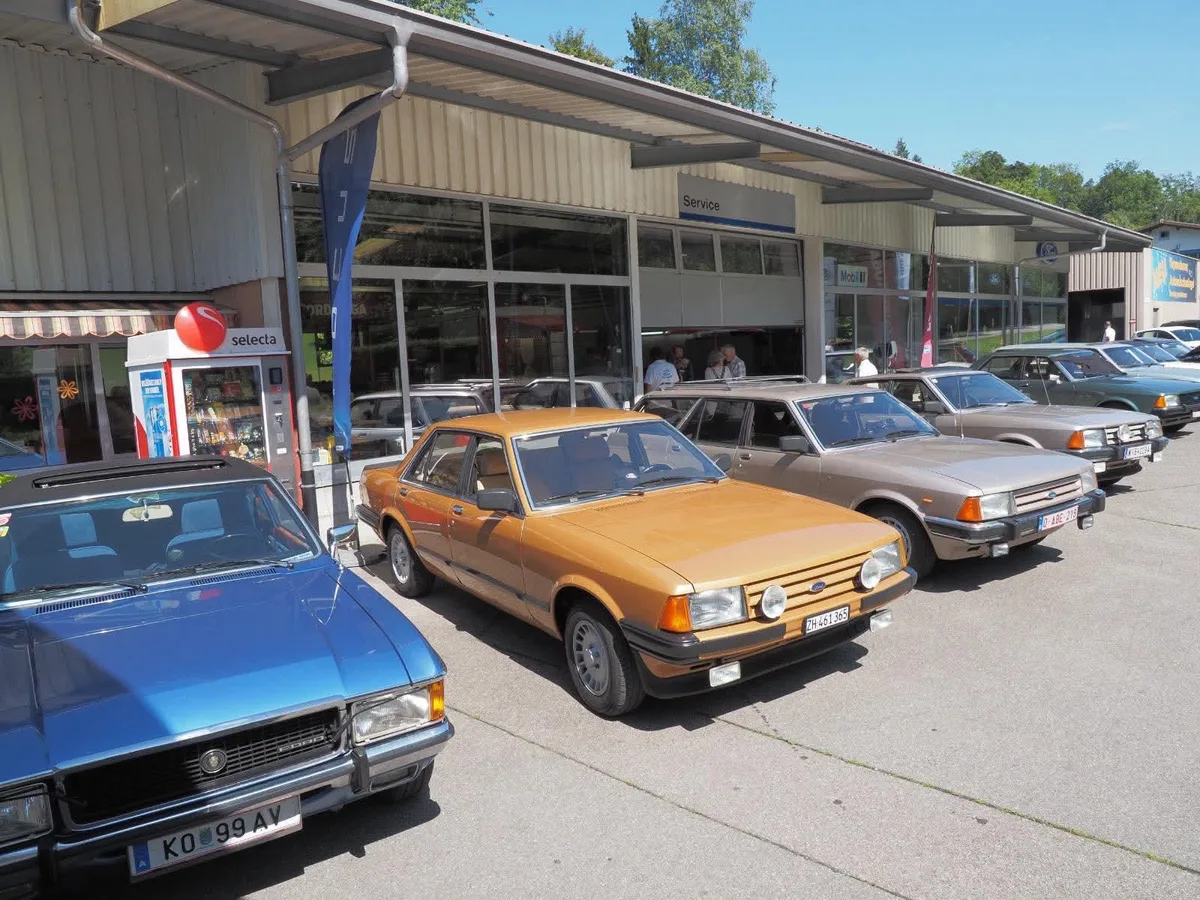 Man sieht Ford-Modelle beim Granada-Treff in Illnau.